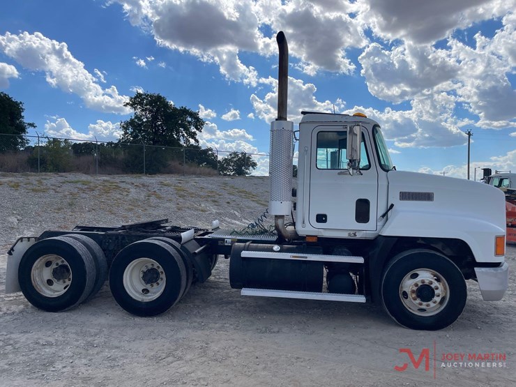 1999-mack-ch613-day-cab-truck-tractor-image-2