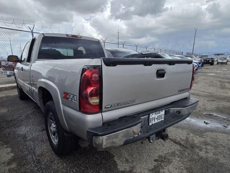 05-chev-pk-2gcek19b751131805-image-4
