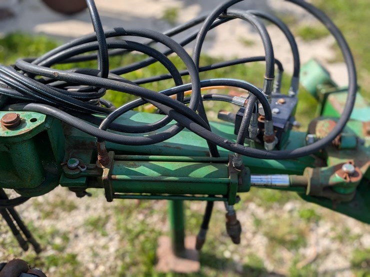 john-deere-2810-image-5
