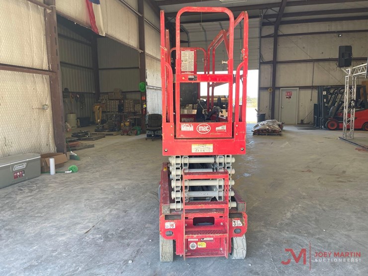 2020-mec-micro-26-electric-scissor-lift-image-4