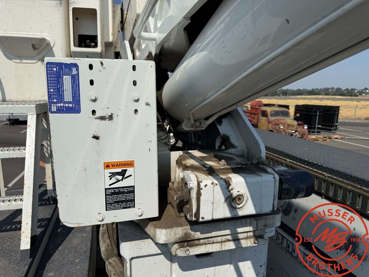 2014-international-7500-4x4-terex-bucket-truck-image-34