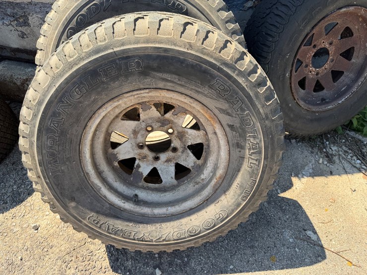 #2532-•-wrangler-tires-image-2