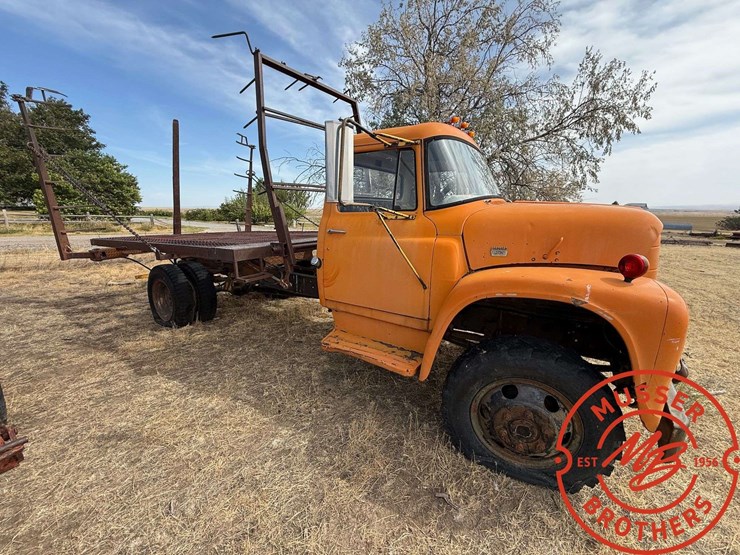 1966-international-loadstar-image-2