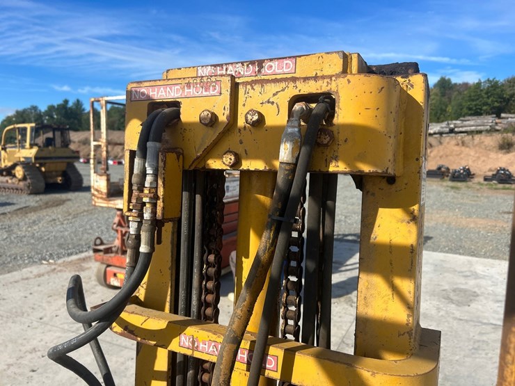 caterpillar-422s-image-16