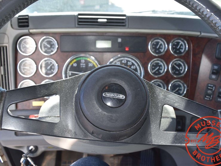 2006-freightliner-columbia-120-image-37