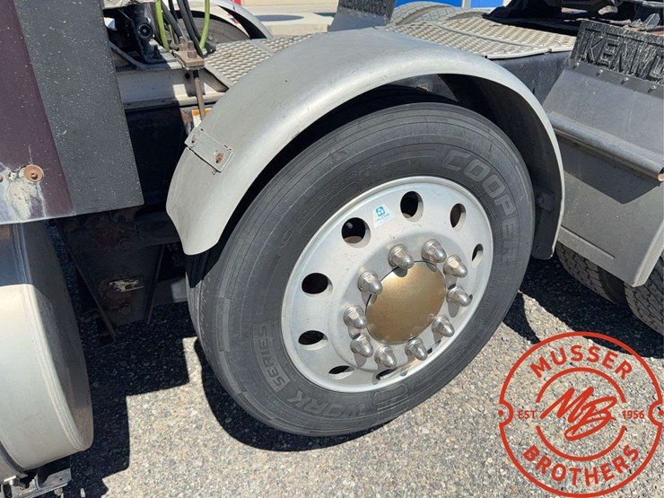2009-kenworth-t800-image-21