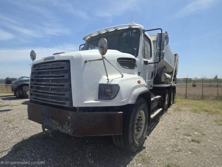 2015-freightliner-114sd-image-1