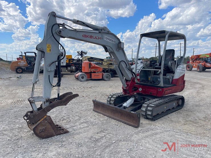 2019-takeuchi-tb240-mini-excavator-image-3
