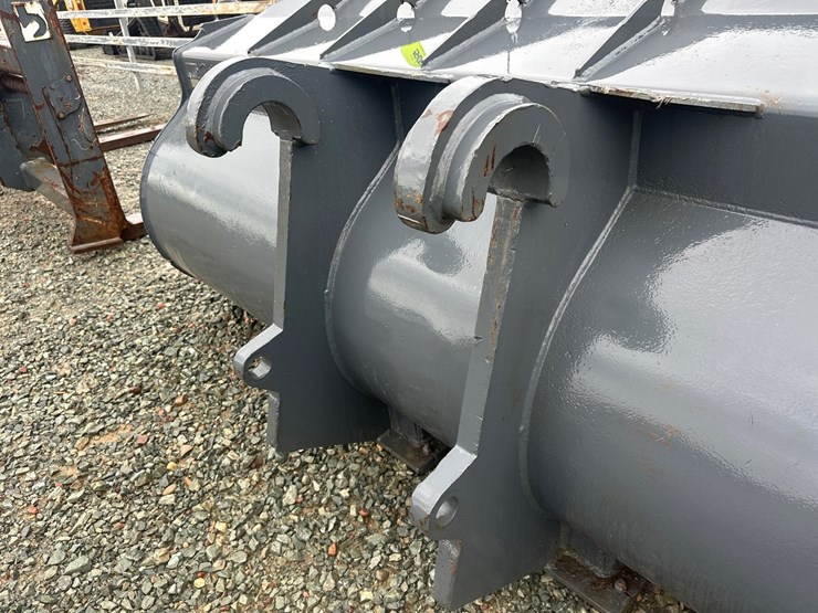 #5619-•-approx-120"-loader-bucket-image-5