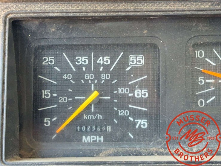 1999-ford-f800-image-38