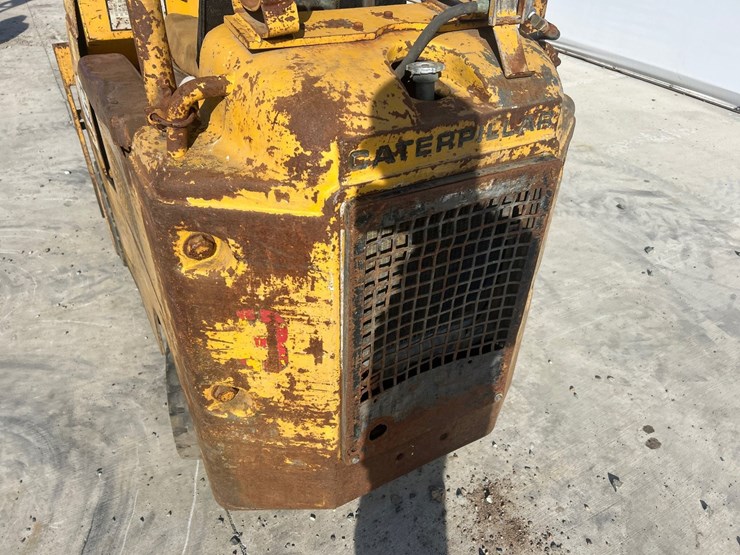 caterpillar-422s-image-22