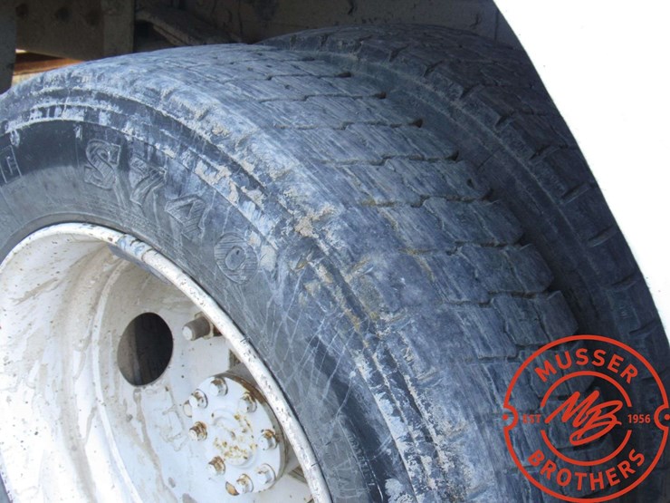2005-freightliner-mt45-image-18
