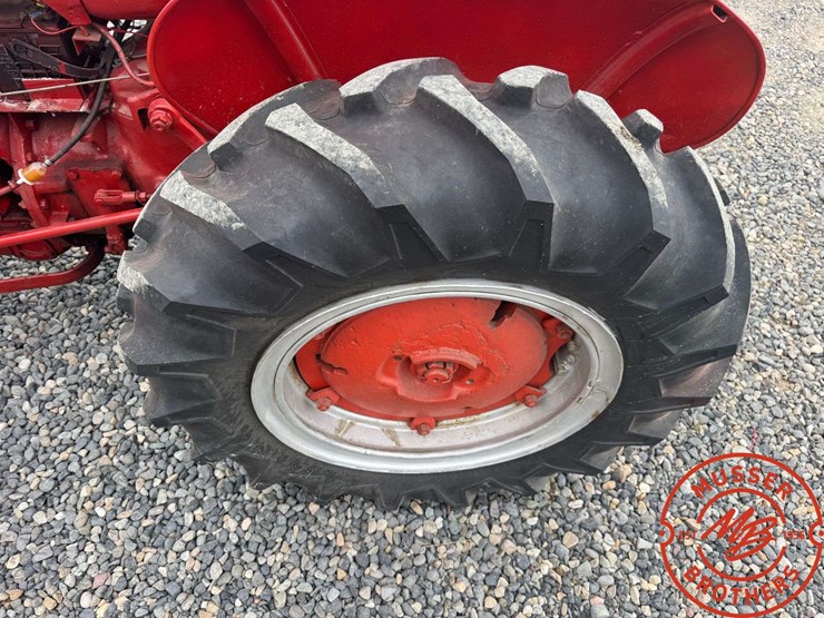 1948-case-si-tractor-image-16