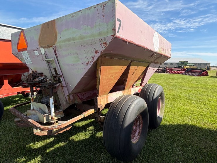 #2458-•-fertilizer-spreader-image-4