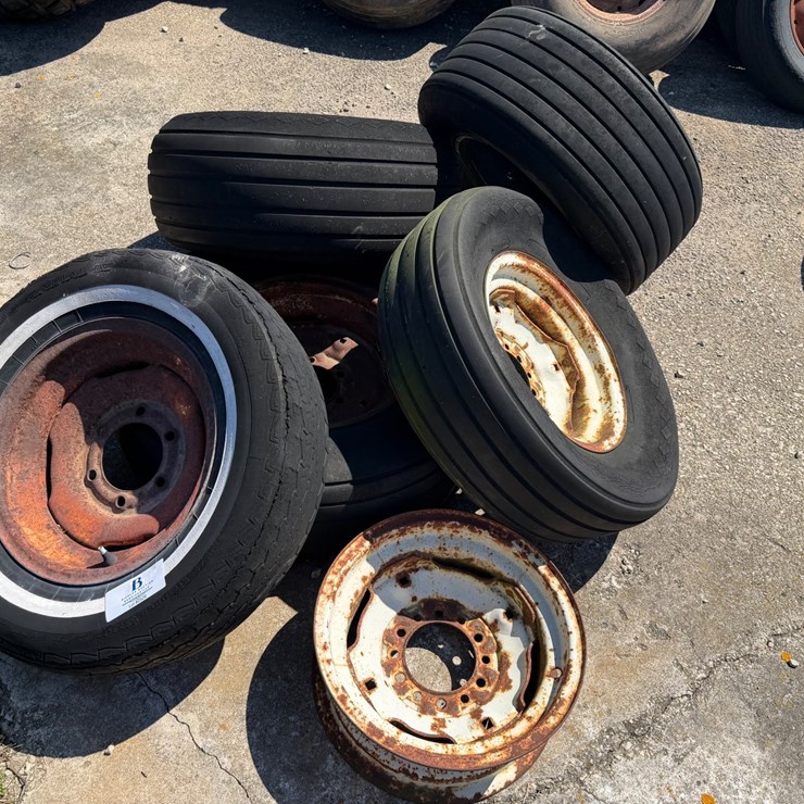 #2529 • Tires & Rims Assortment