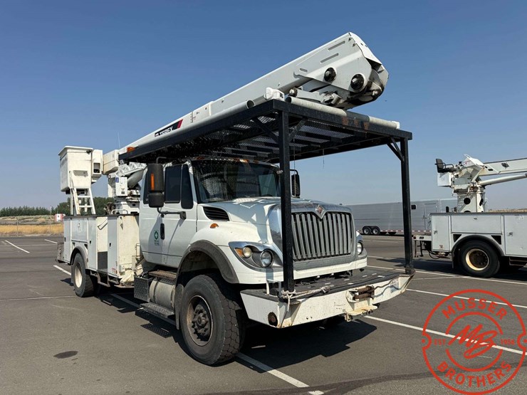 2014-international-7500-4x4-terex-bucket-truck-image-1