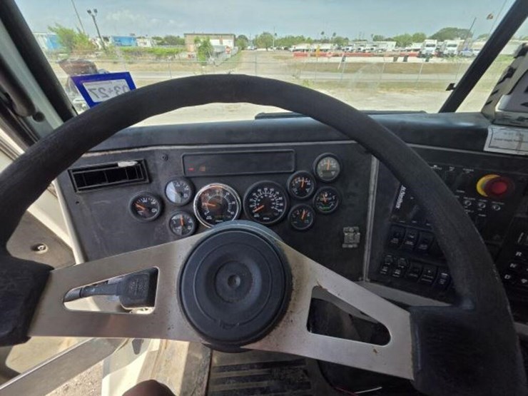 2019-western-star-4700sb-image-7