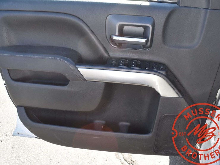 2015-chevrolet-3500hd-image-39