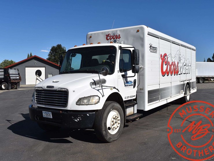 2007-freightliner-m2-106-image-1