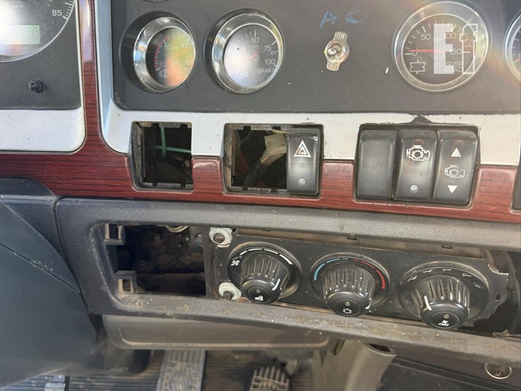 2006-kenworth-w900-image-20