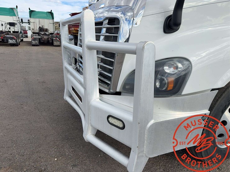 2017-freightliner-cascadia-image-10
