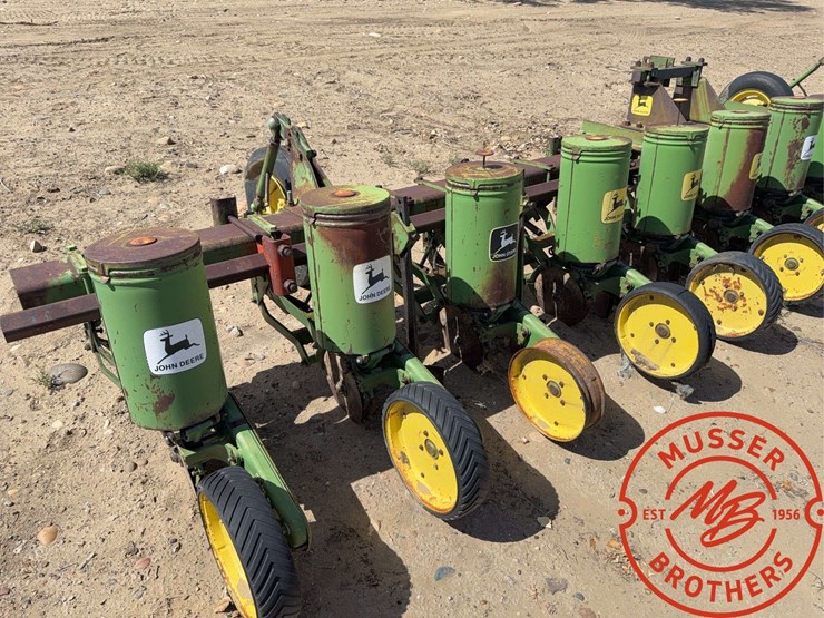 john-deere-12-image-6