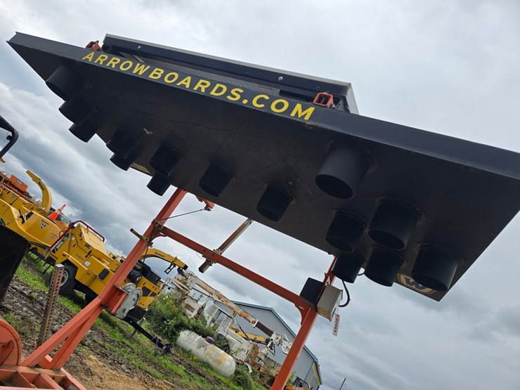 #2063-•-wanco-towable-sign-board-image-15