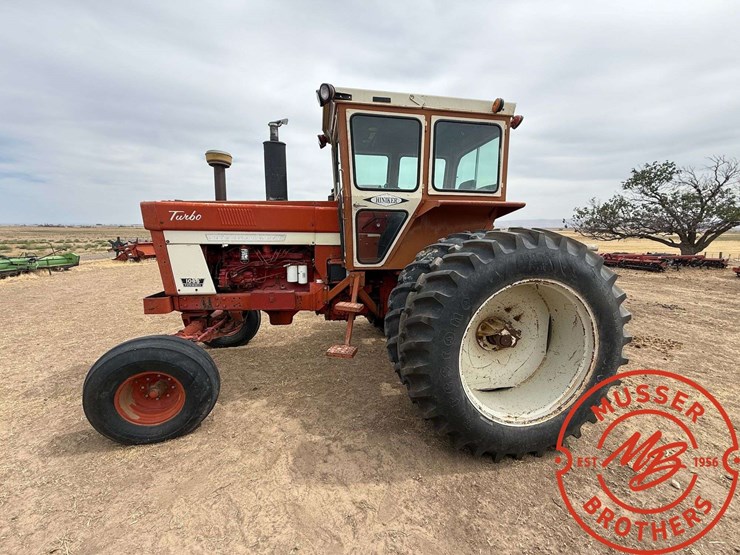 1975-international-1066-farmall-tractor-image-4