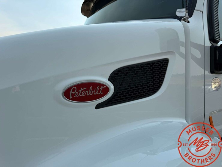 2015-peterbilt-579-image-11