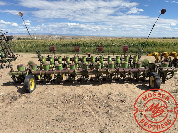 john-deere-12-image-2