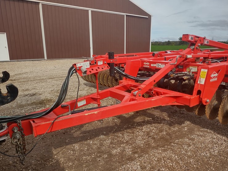 #2448-•-2015-kuhn-excelerator-8000-vertical-till-image-7