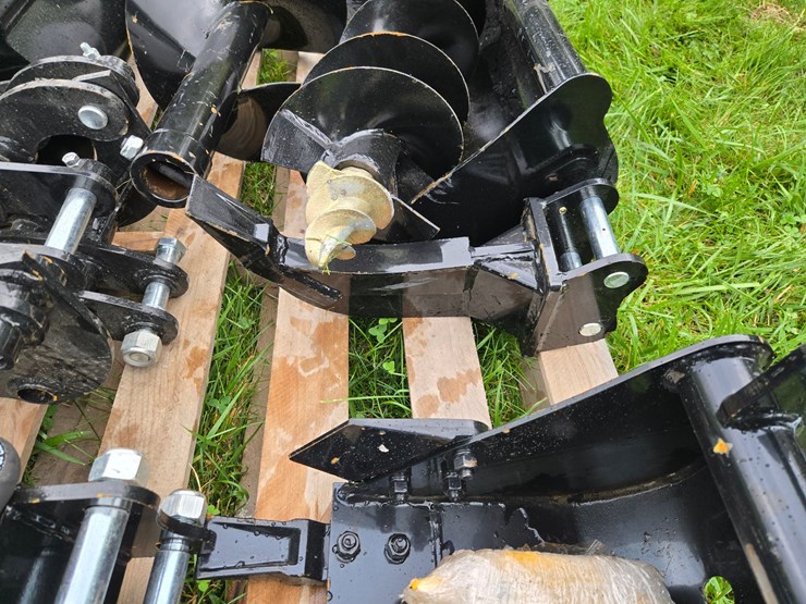 #2250-•-(edmore)mini-excavator-attachment-set-(one-damaged-auger)-see-pictures-image-5