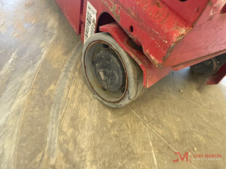 2020-mec-micro-26-electric-scissor-lift-image-9
