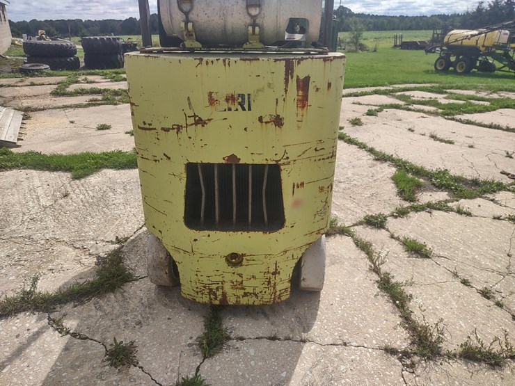 #2479-•-clark-forklift-image-3