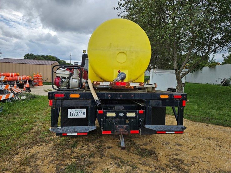 #2079-•-1988-international-water-truck-image-4