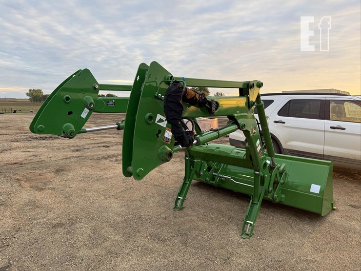 2023-john-deere-520m-image-9