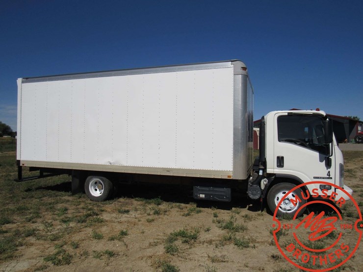 2014-isuzu-npr-image-8