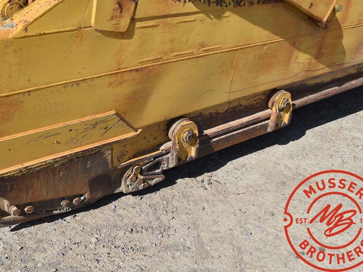caterpillar-615-image-23