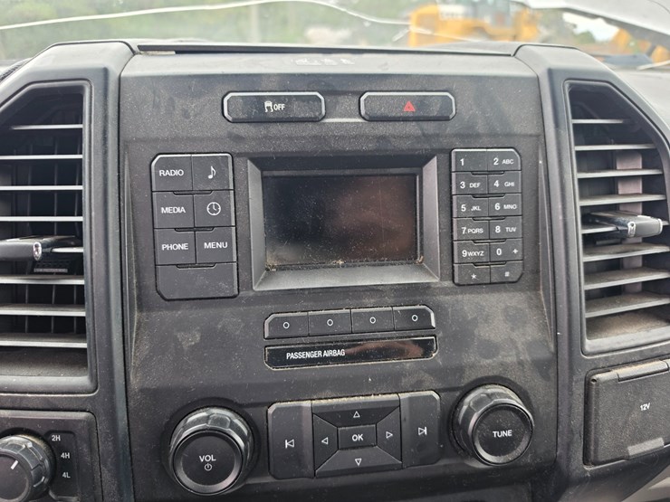 2016-ford-f150-image-32