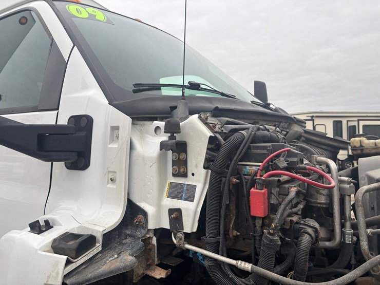 2009-gmc-7500-image-23