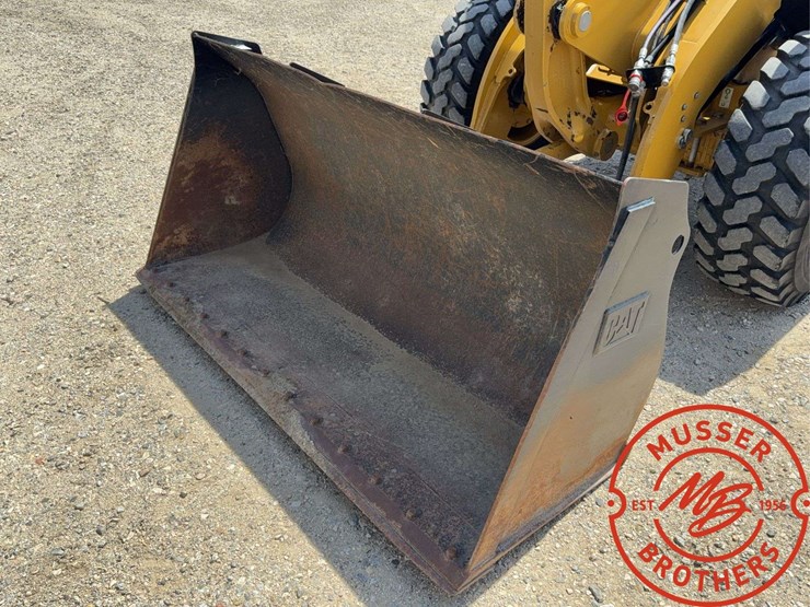 2016-caterpillar-906m-image-11
