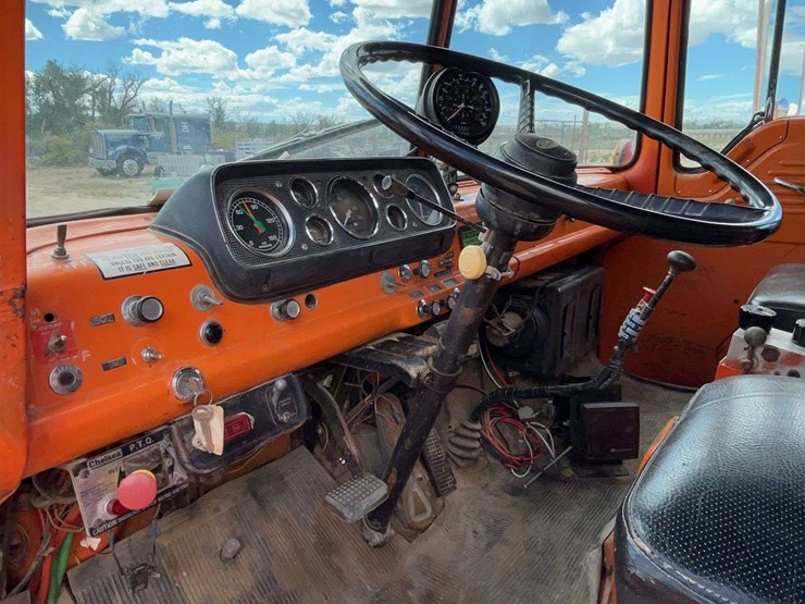 1985-ford-800-image-23