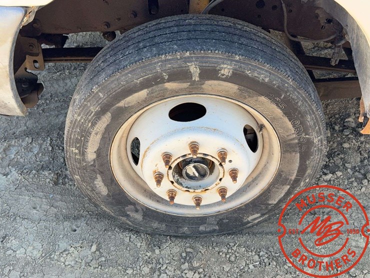 2002-ford-f550-image-19