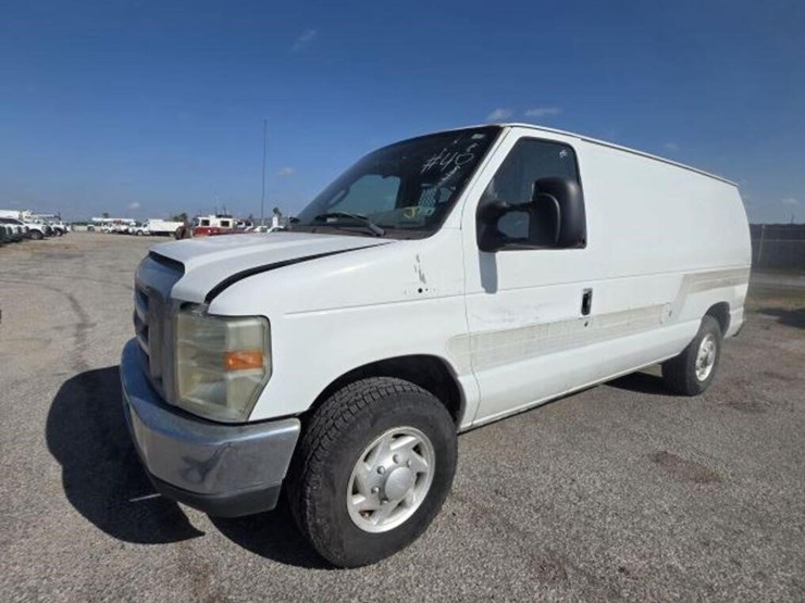 2008-ford-e150-image-1