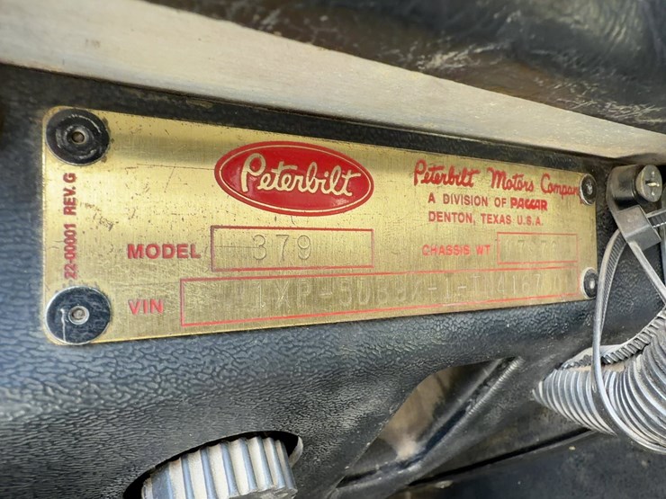 1996-peterbilt-379-image-37