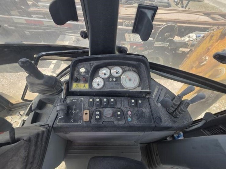 2008-caterpillar-450e-image-6