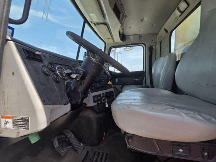 2019-western-star-4700sb-image-4