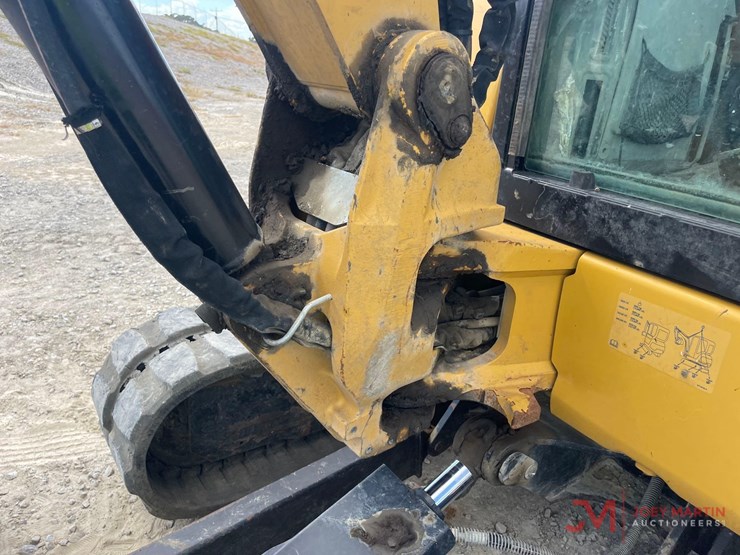 2018-cat-305.5e-2-cr-mini-excavator-image-15