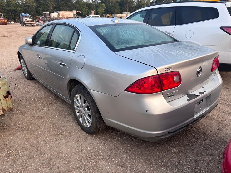 #41390-•-2011-buick-lucerne-|-for-parts/repairs-image-2