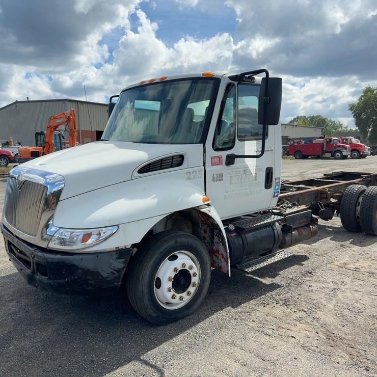 2005 INTERNATIONAL 4300